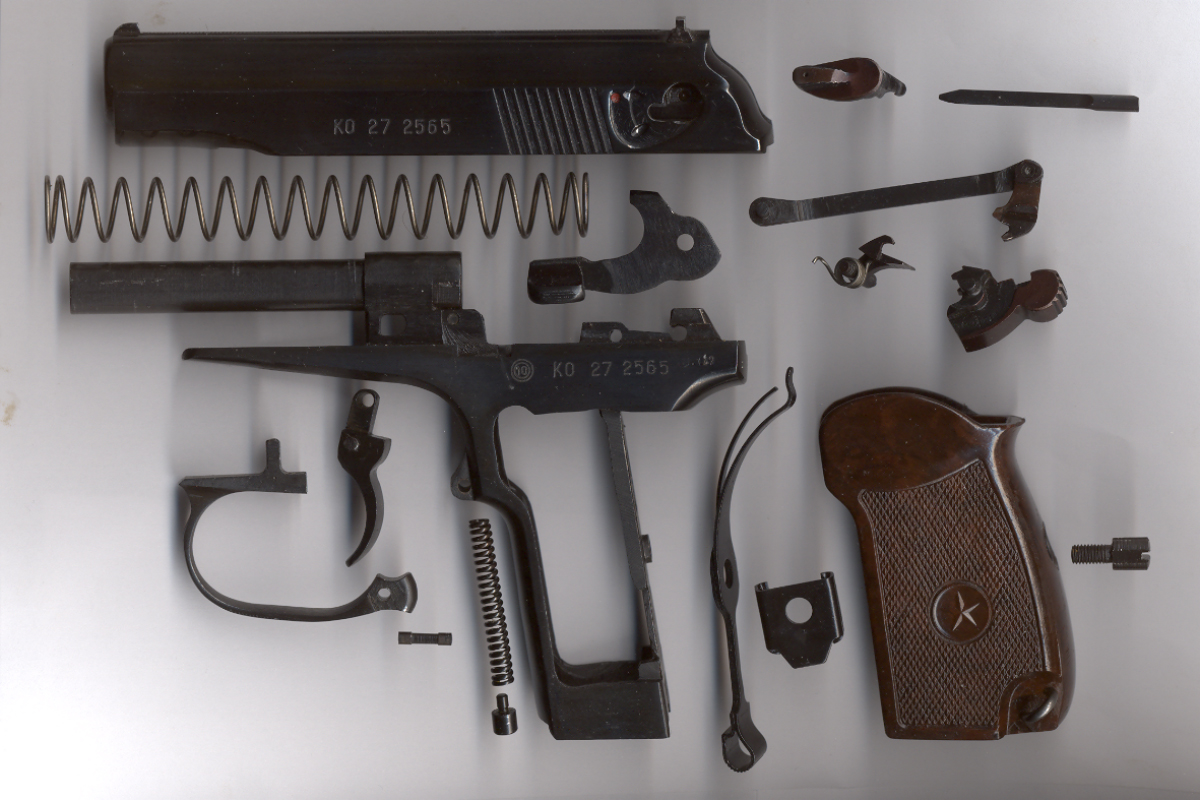 Pistol Makarov 9 mm - Complete disassembling